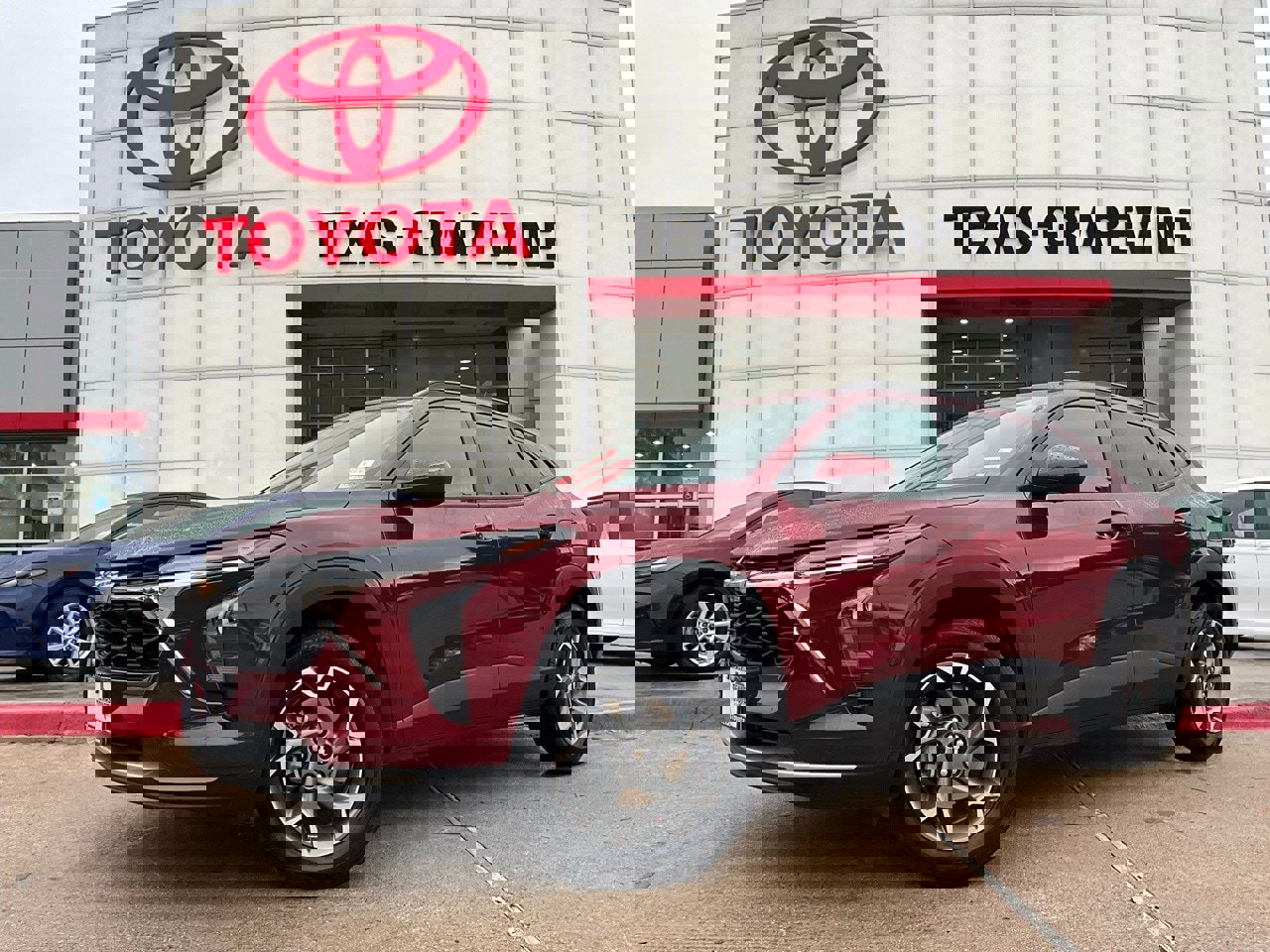 Used 2025 Chevrolet Trax LT image 2