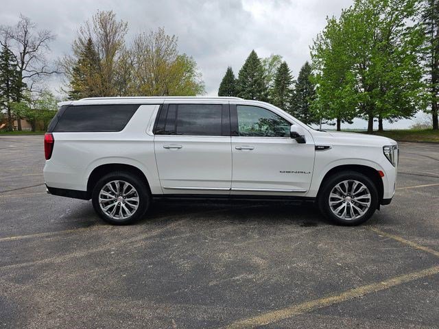 Used 2021 GMC Yukon XL Denali w/ Denali Premium Package AWD/4WD image 7