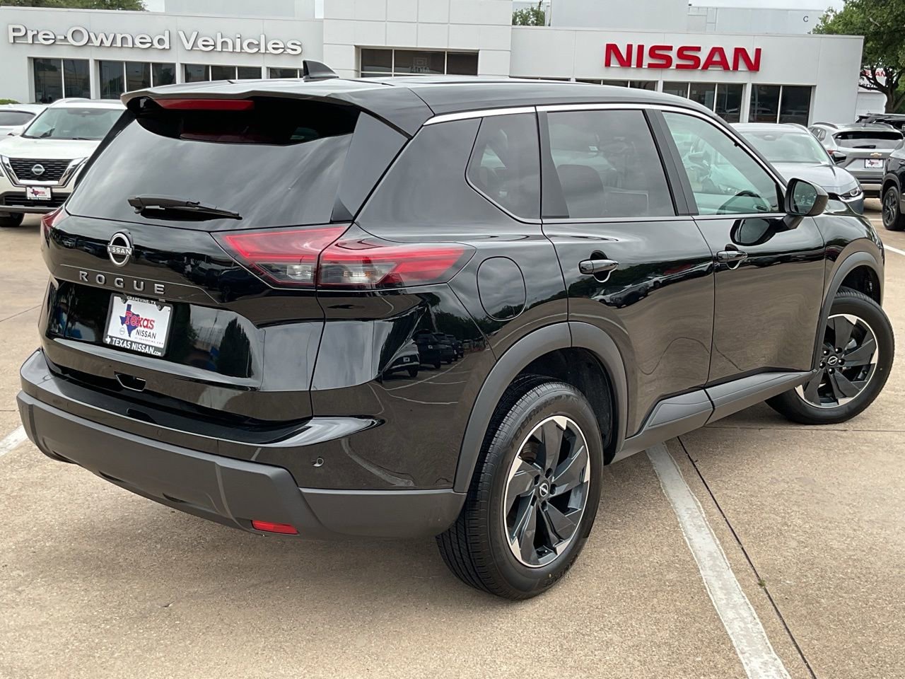 Used 2025 Nissan Rogue SV FWD image 5