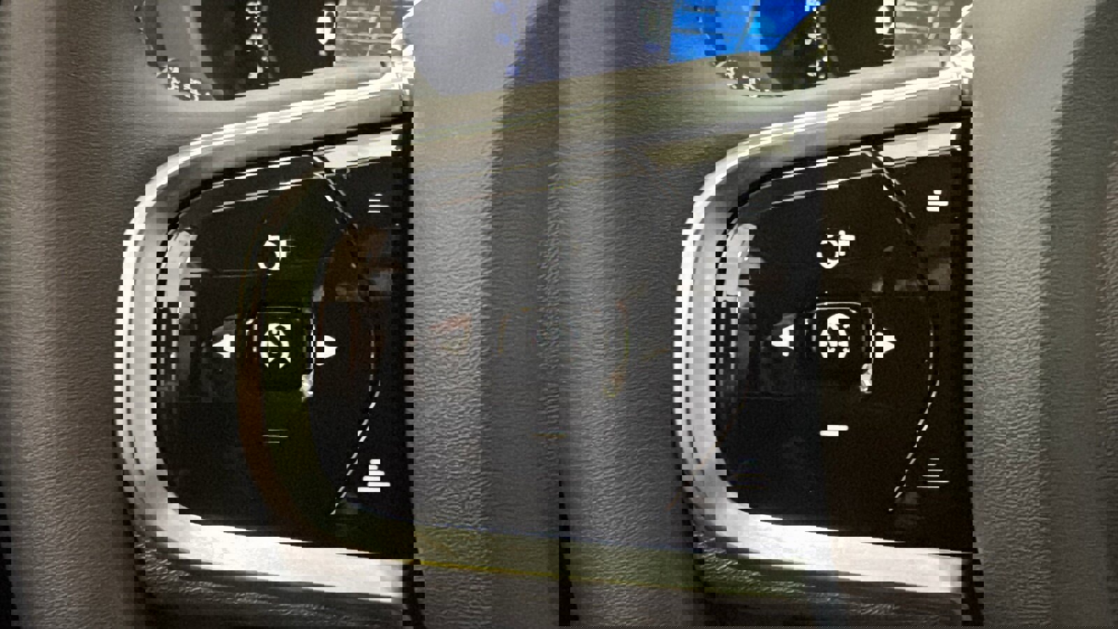 Used 2024 Volvo XC60 T8 Plus w/ Climate Package AWD/4WD image 13