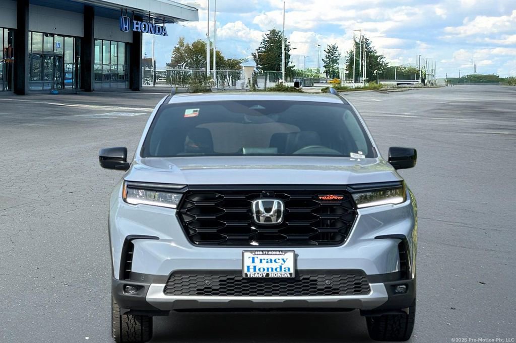 Used 2025 Honda Pilot TrailSport image 6
