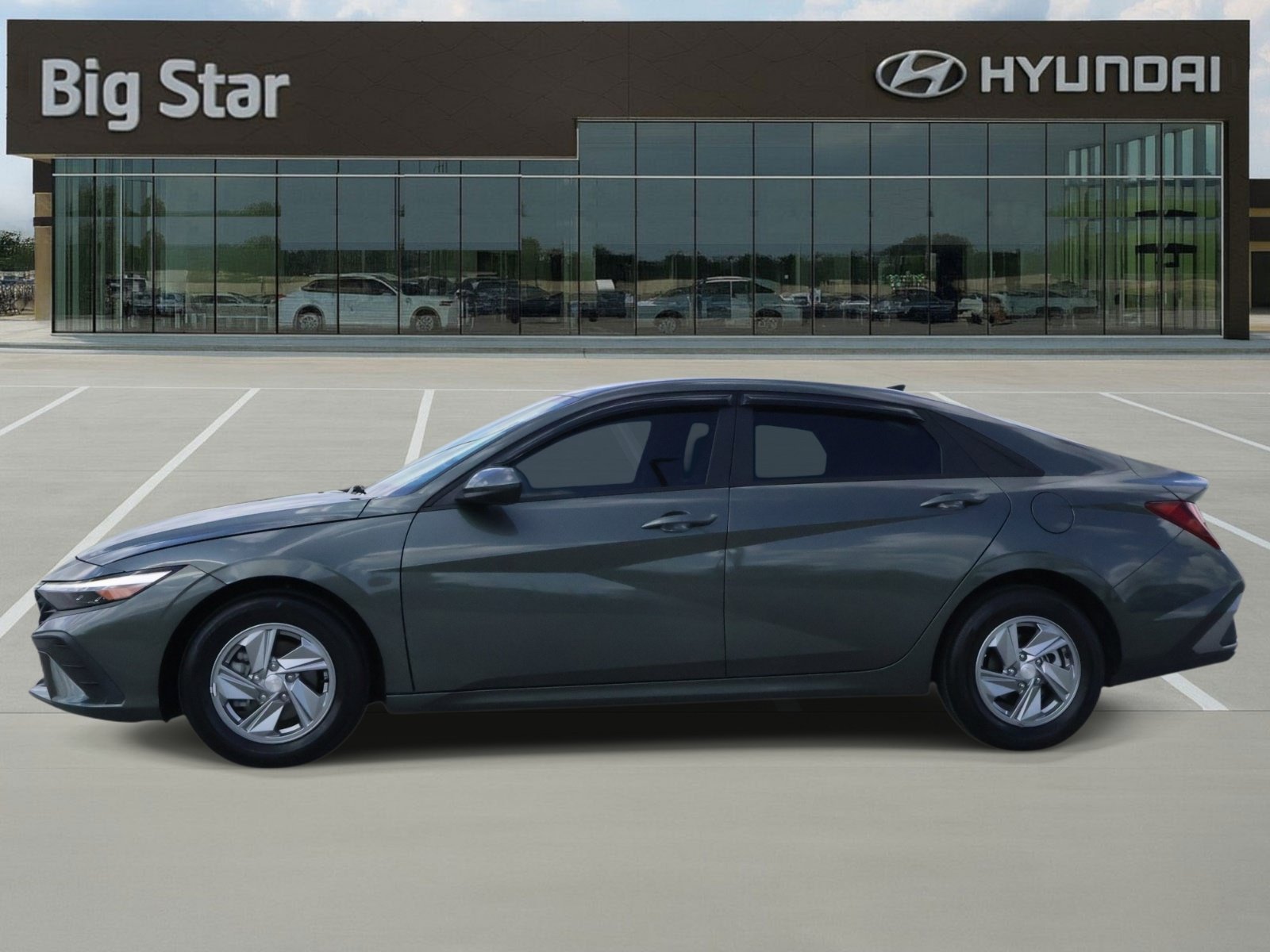 Used 2024 Hyundai Elantra SE FWD image 2
