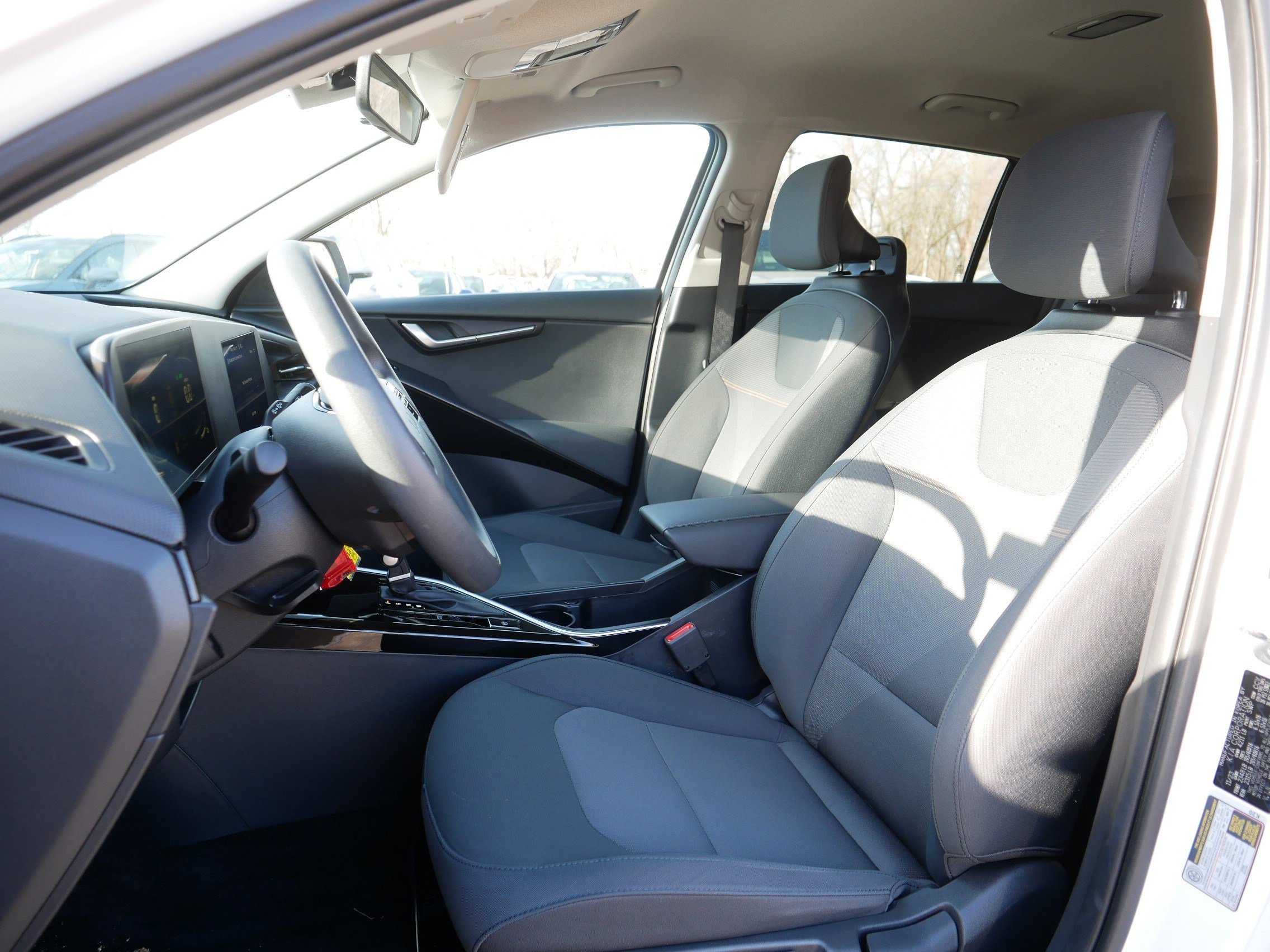 Certified 2024 Kia Niro LX image 34