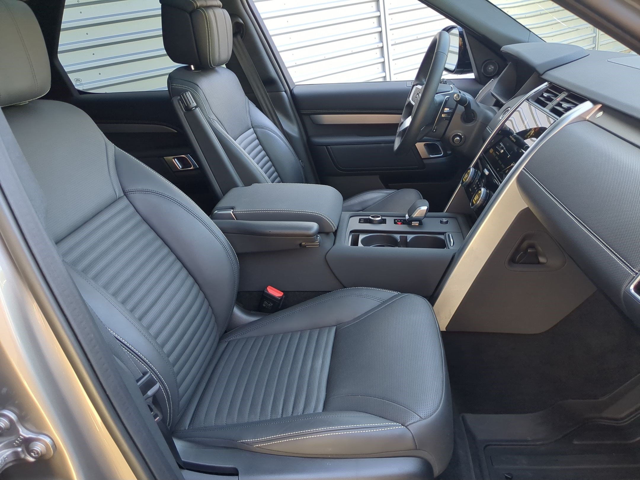 Used 2026 Land Rover Discovery Dynamic SE AWD/4WD image 33