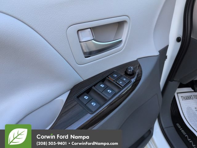 Used 2020 Toyota Sienna XLE w/ XLE Navigation Package AWD/4WD image 11