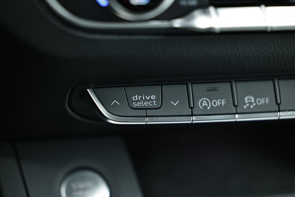 Used 2025 Audi Q5 Premium Plus w/ Premium Plus AWD/4WD image 37