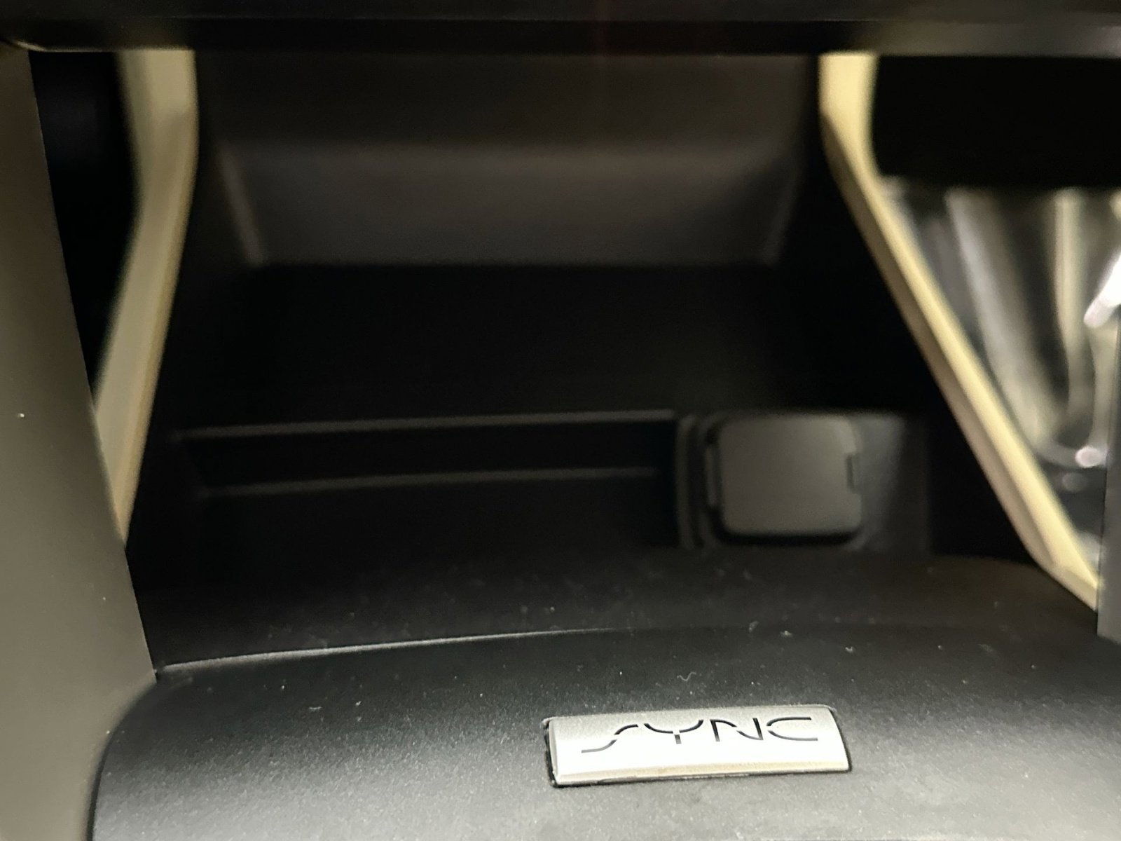 Used 2016 Ford Fusion SE w/ Equipment Group 202A image 28