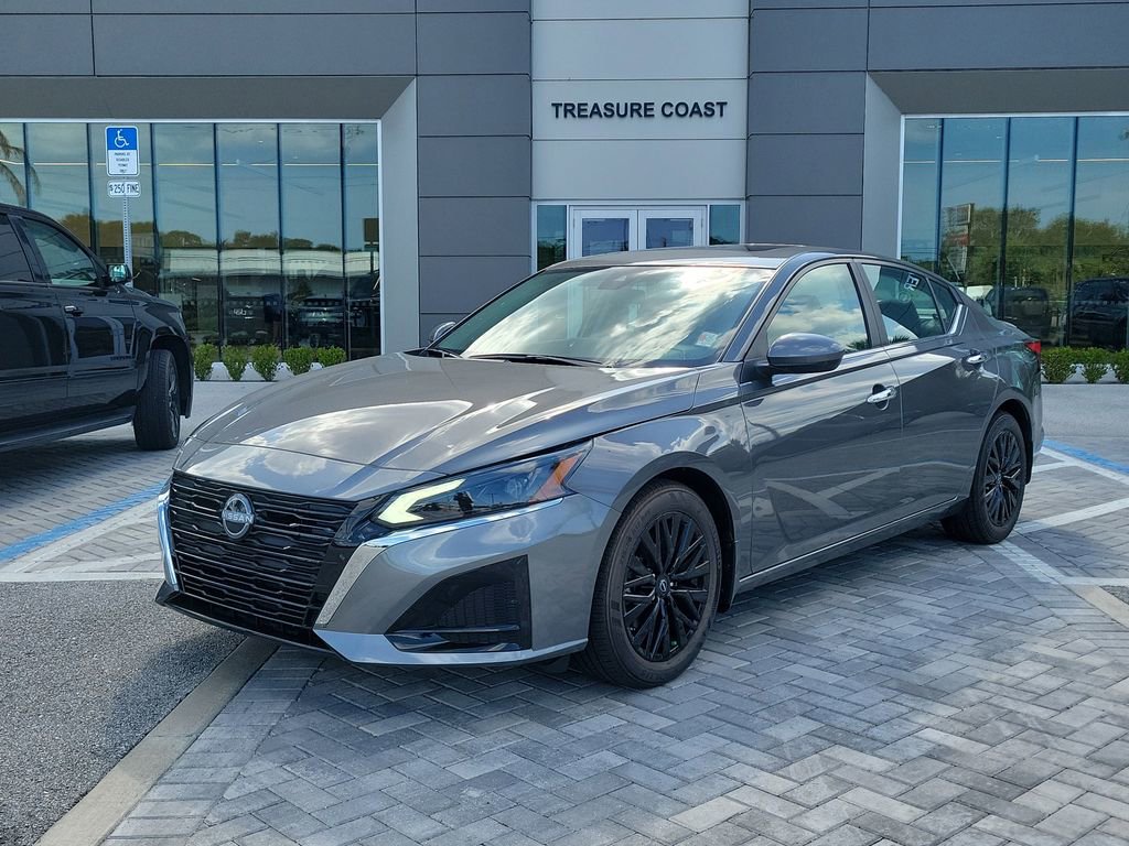 Used 2025 Nissan Altima 2.5 SV w/ SV Special Edition Package FWD image 1