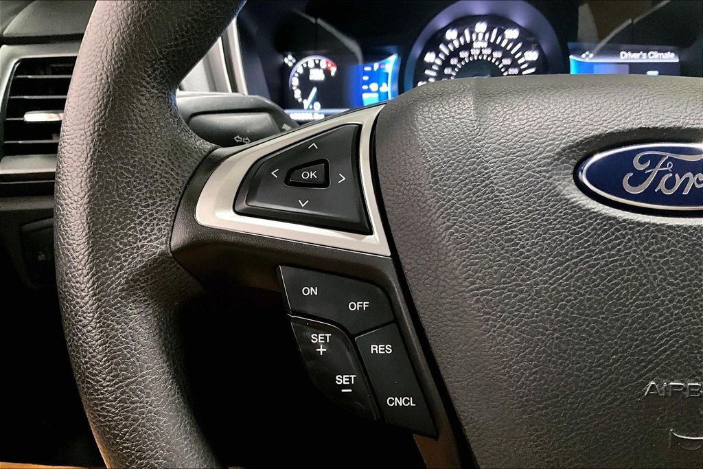 Used 2016 Ford Fusion SE image 11