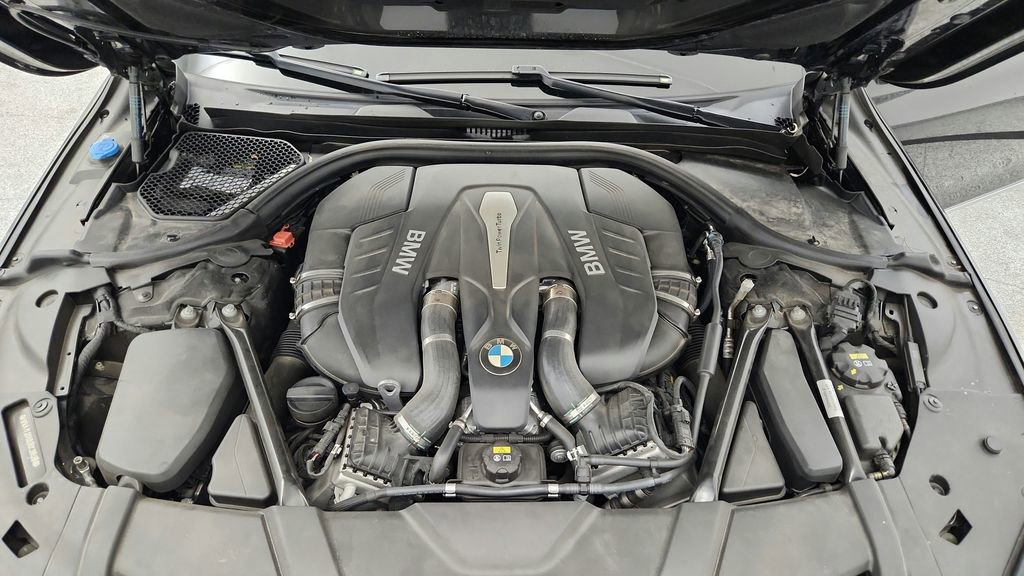 Used 2018 BMW 750i xDrive image 51