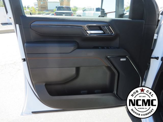 Used 2025 GMC Sierra 2500 AT4 AWD/4WD image 16