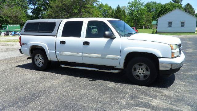Used 2006 Chevrolet Silverado 1500 LT w/ Light Duty Power Package AWD/4WD image 4