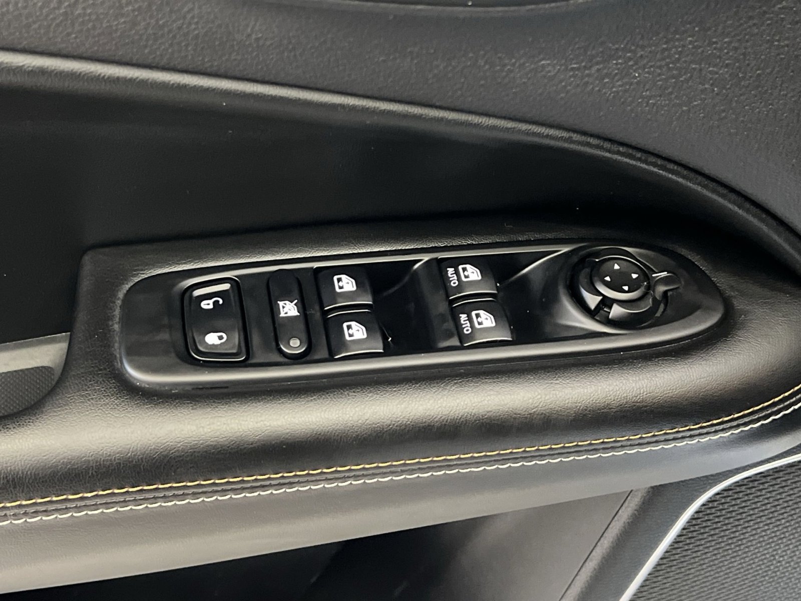 Used 2018 Jeep Compass Latitude AWD/4WD image 19