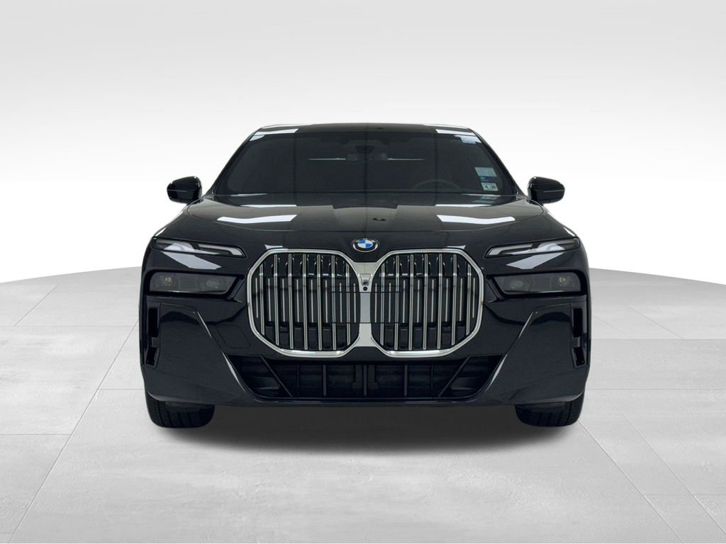 Used 2025 BMW 740i xDrive image 2