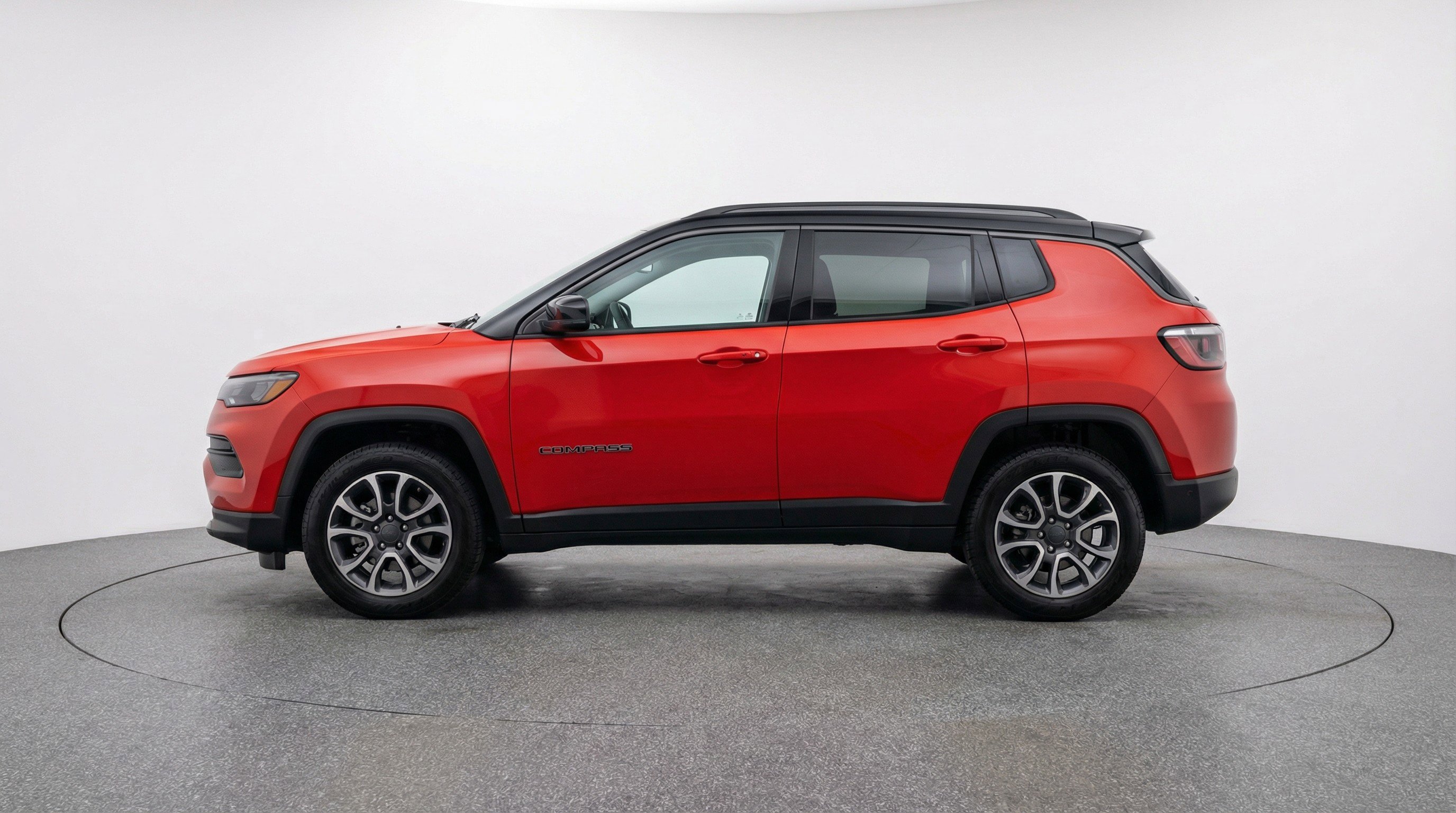 Used 2025 Jeep Compass Trailhawk image 5