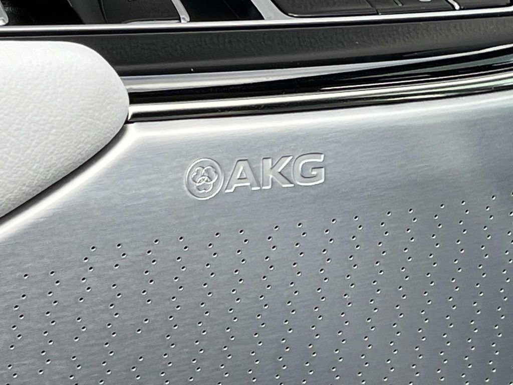 New 2026 Cadillac Lyriq Premium Luxury image 25