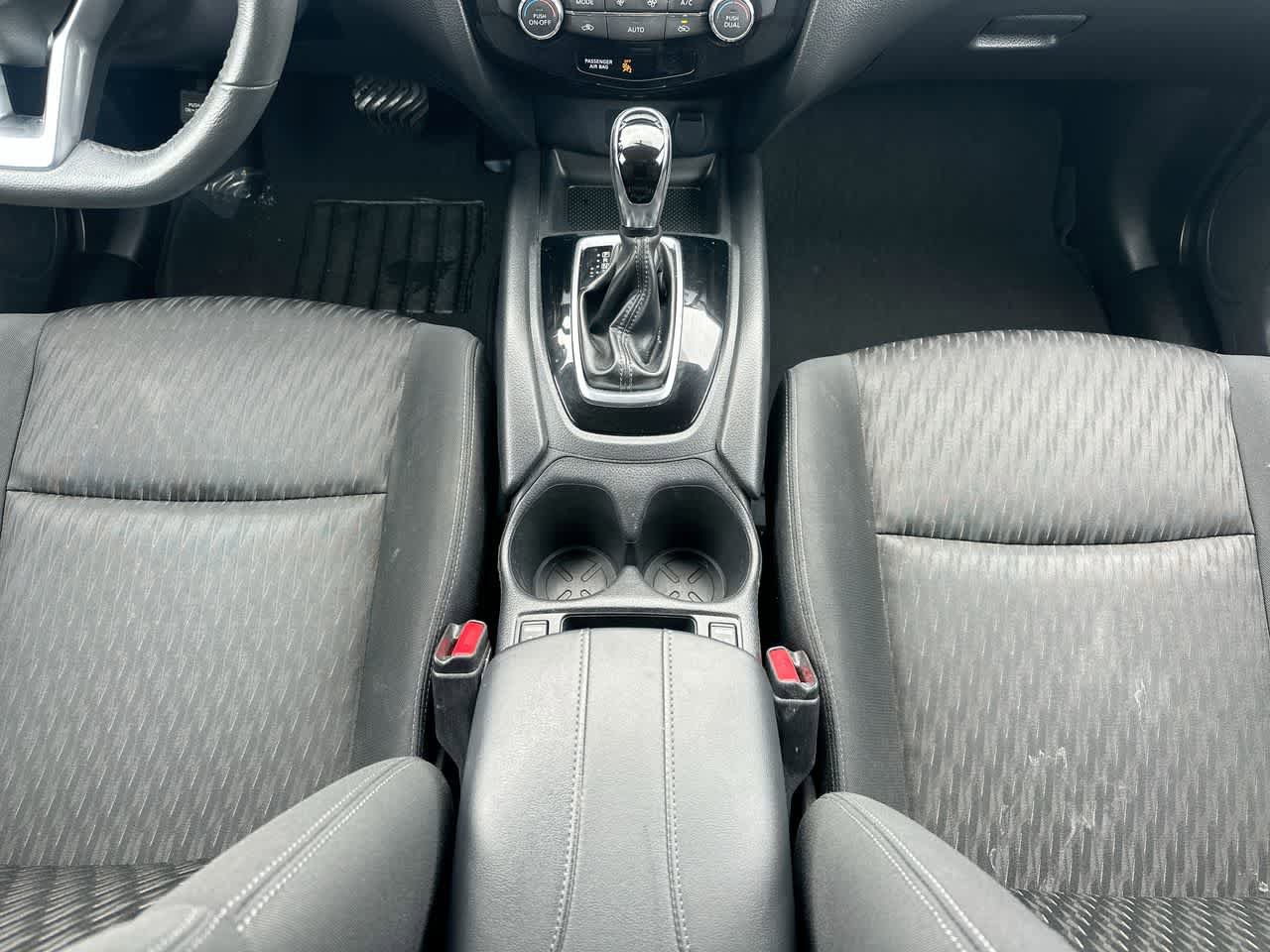 Used 2018 Nissan Rogue SV image 30
