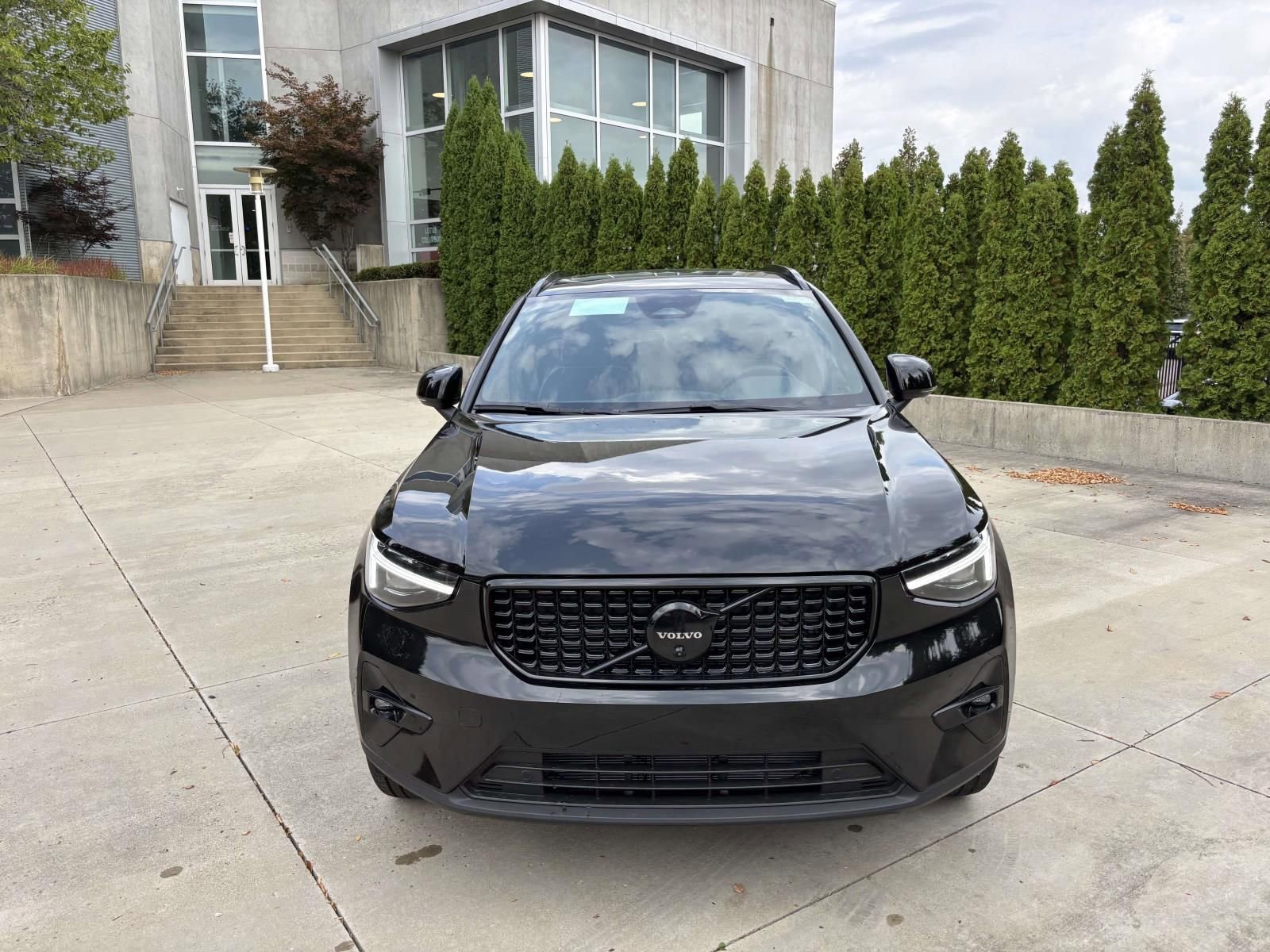 New 2026 Volvo XC40 B5 Ultra w/ Protection Package Premier image 2