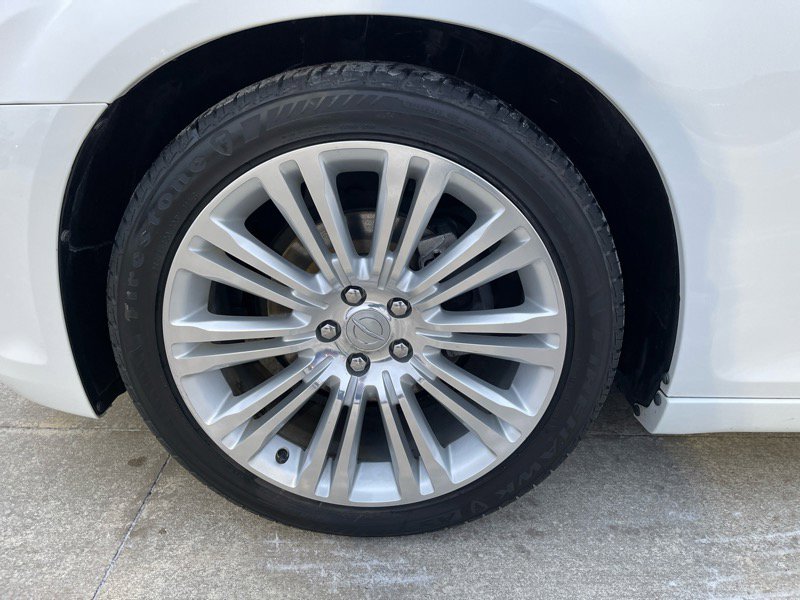 Used 2013 Chrysler 300 C w/ Light Group image 17