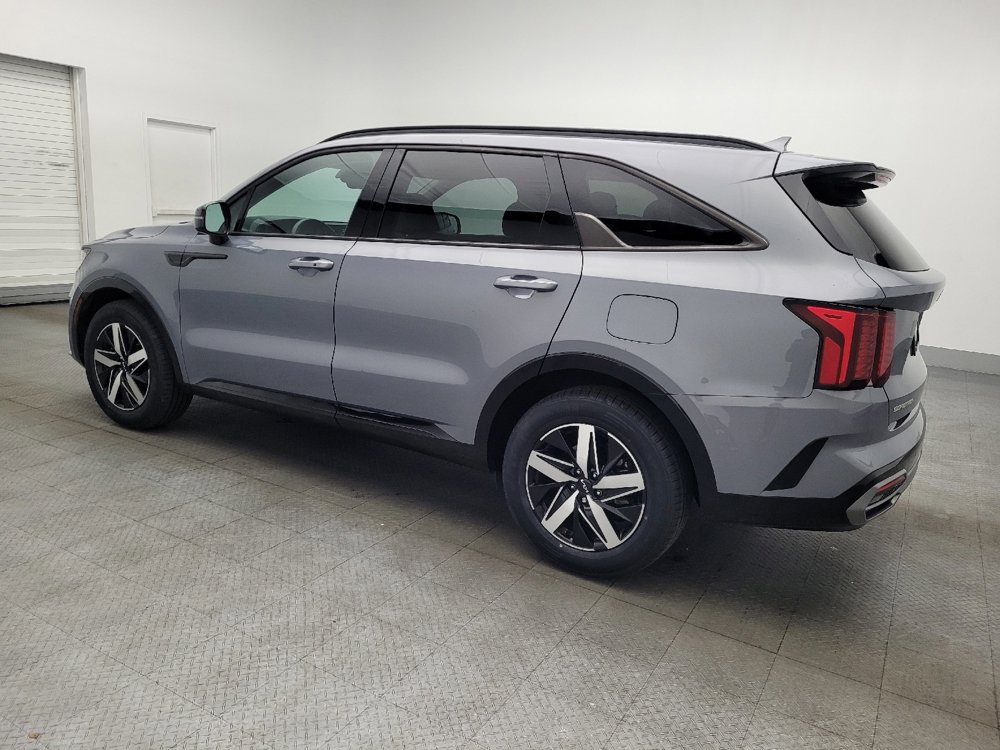Used 2023 Kia Sorento S w/ Panoramic Sunroof Package image 3