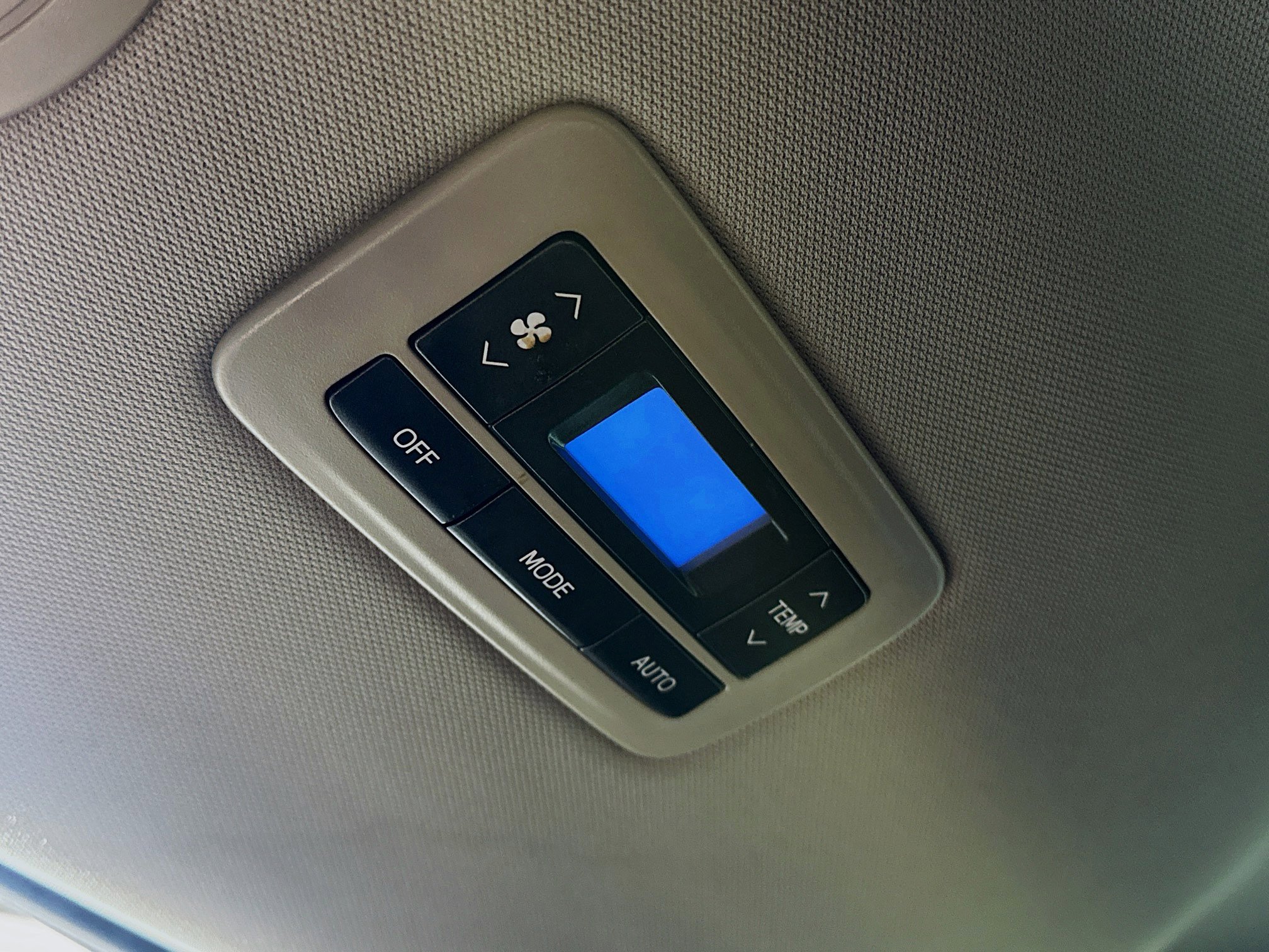 Used 2018 Toyota Sienna Limited image 28