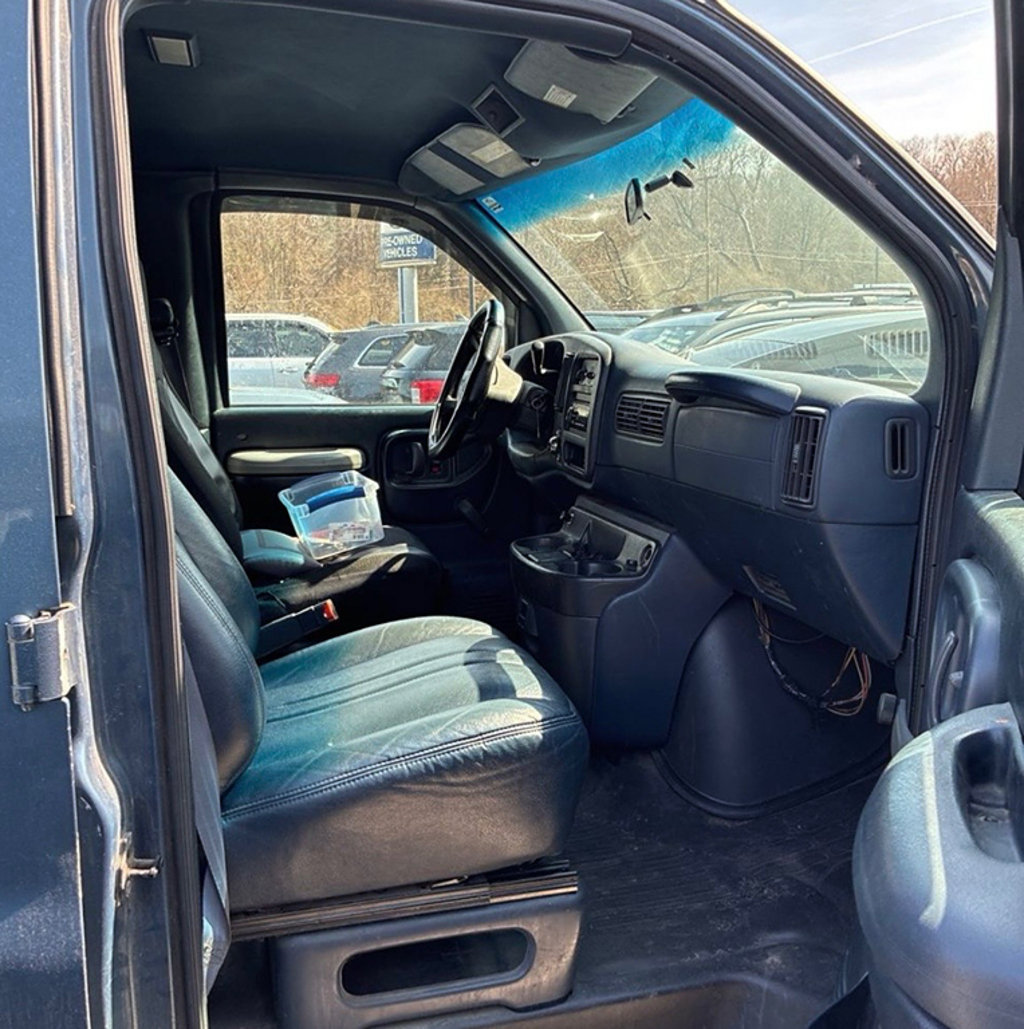 Used 1999 Chevrolet Express 3500 Extended RWD image 21