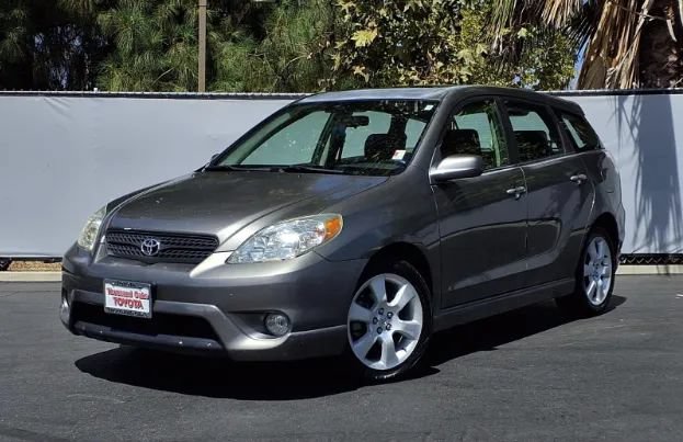 Used 2005 Toyota Matrix XR FWD image 1