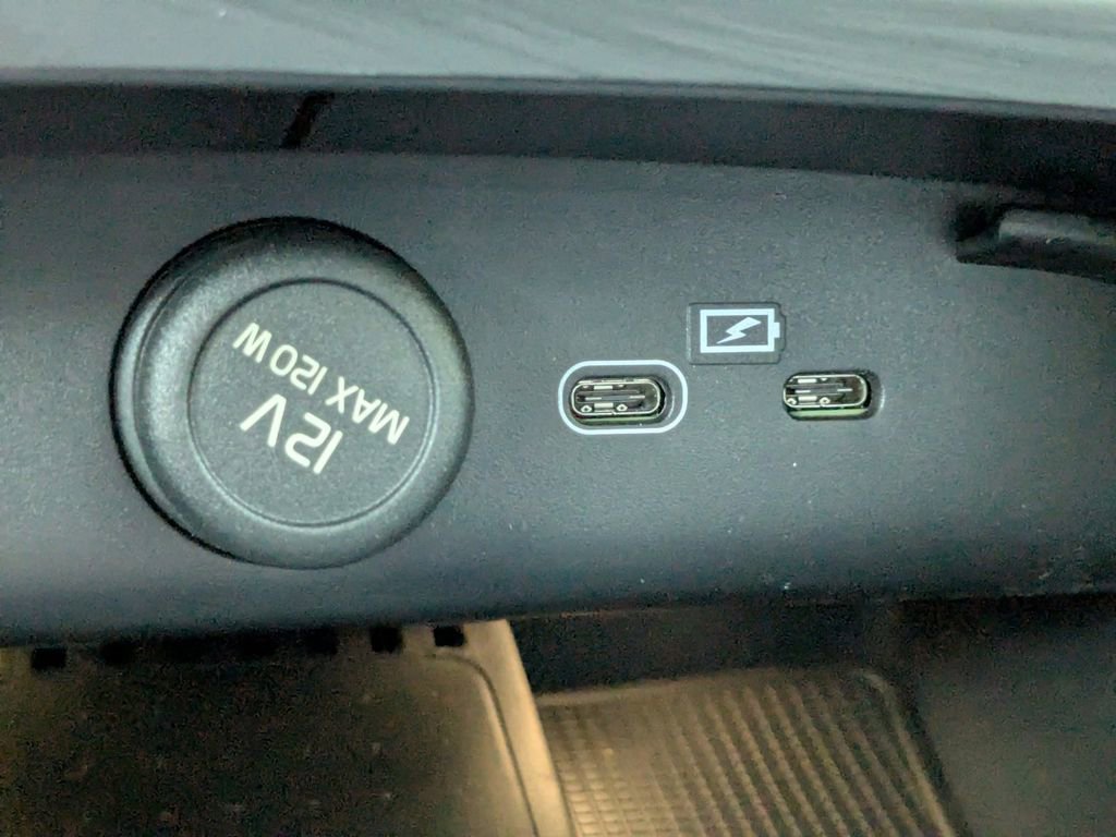 New 2026 Volvo XC40 B4 Plus w/ Protection Package Premier image 25