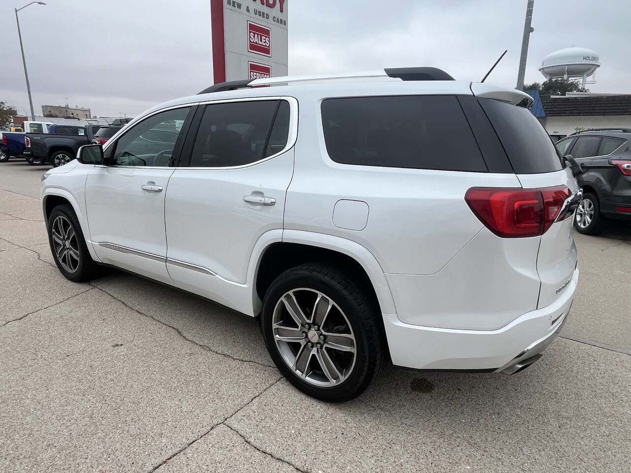 Used 2018 GMC Acadia Denali w/ LPO, Cargo Package image 11