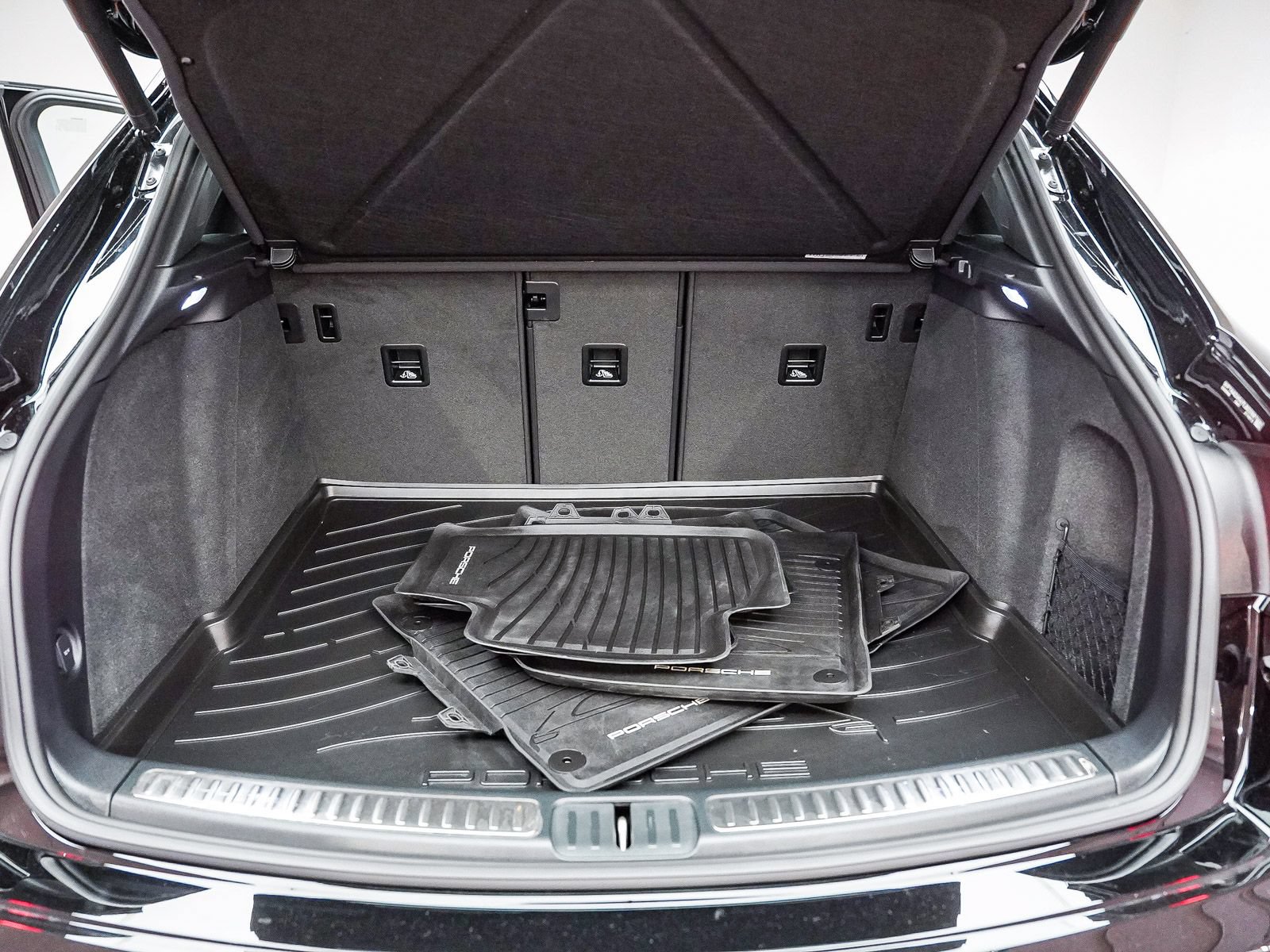 Certified 2026 Porsche Macan AWD/4WD image 31