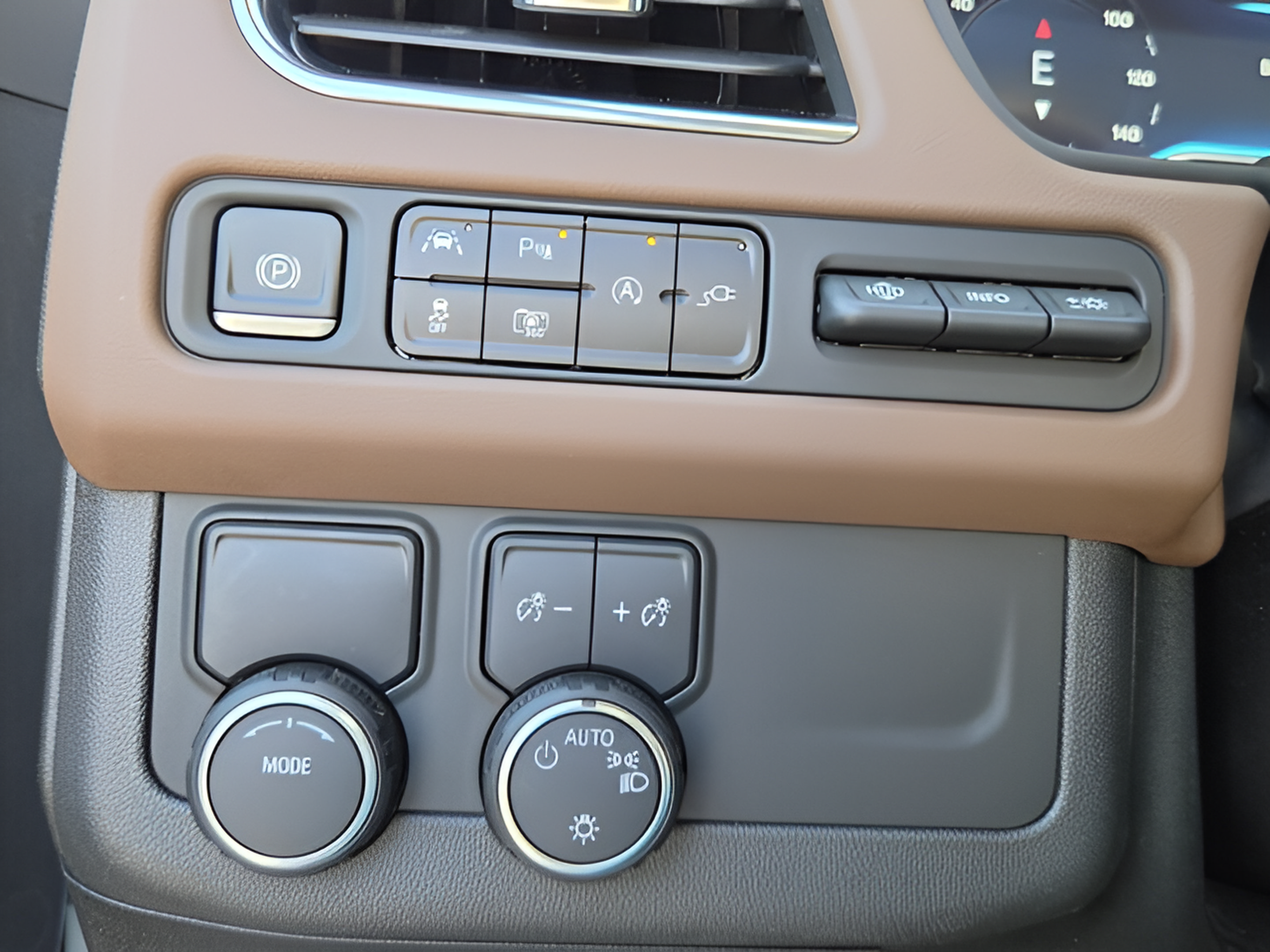 Used 2022 Chevrolet Suburban High Country RWD image 29