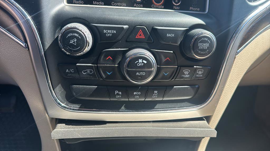 Used 2015 Jeep Grand Cherokee Limited w/ Luxury Group II image 24