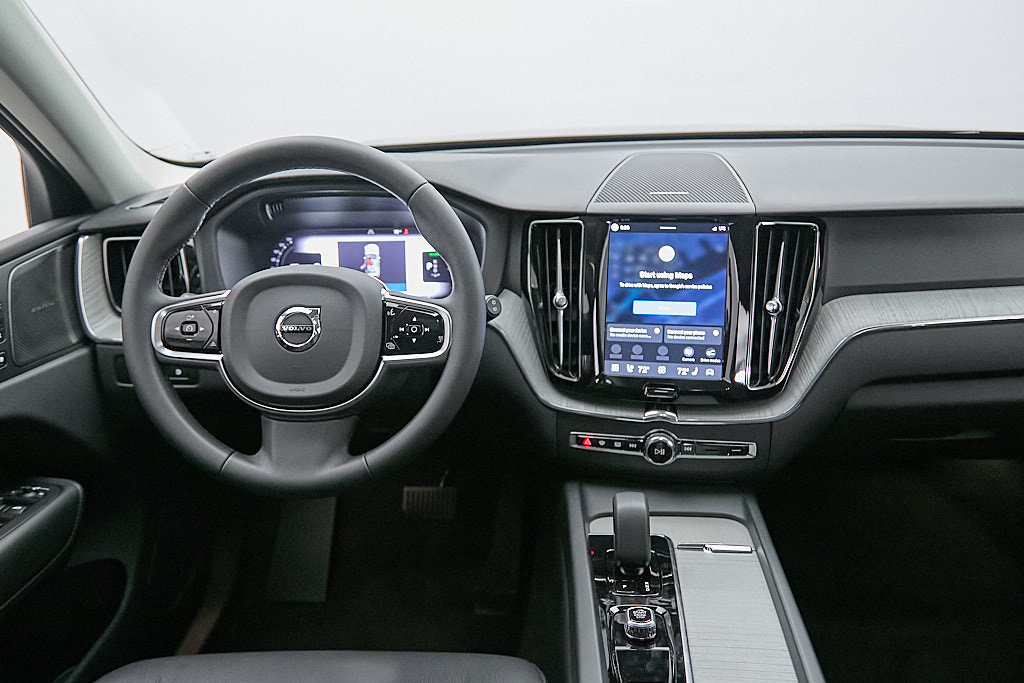 Certified 2025 Volvo XC60 T8 Plus w/ Protection Package Premier AWD/4WD image 26