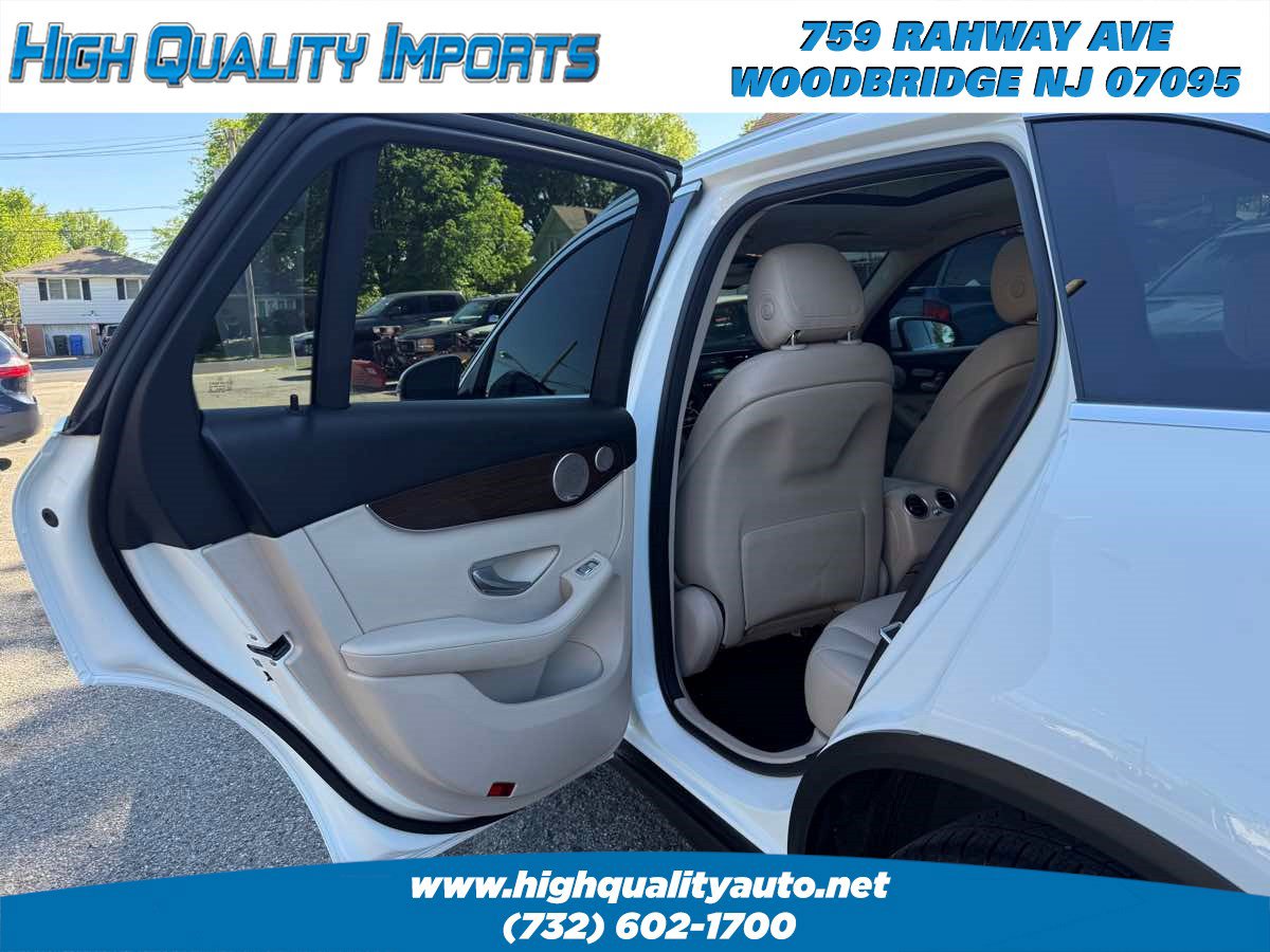 Used 2021 Mercedes-Benz GLC 300 4MATIC w/ Multimedia Package image 15