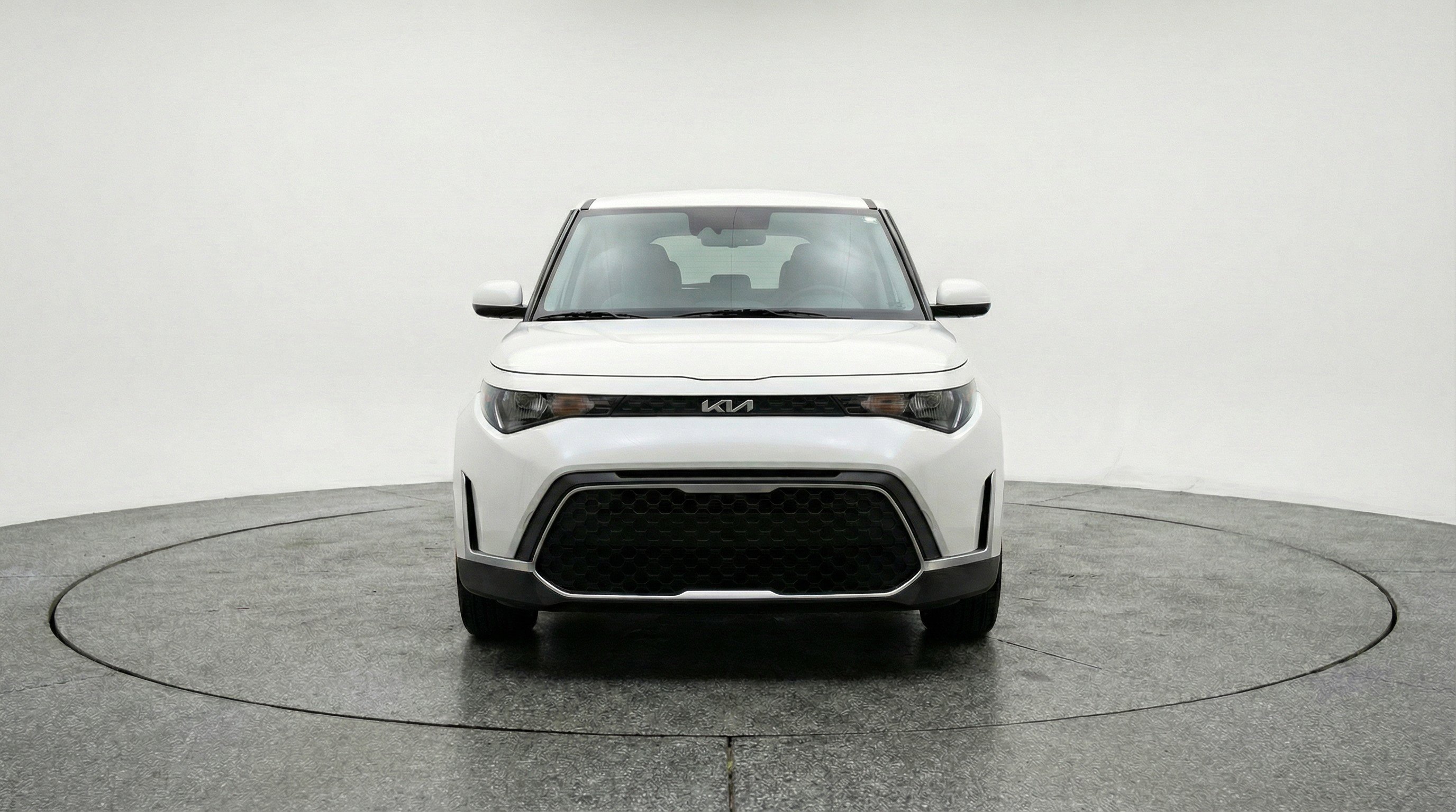 Used 2025 Kia Soul LX w/ LX Technology Package image 2
