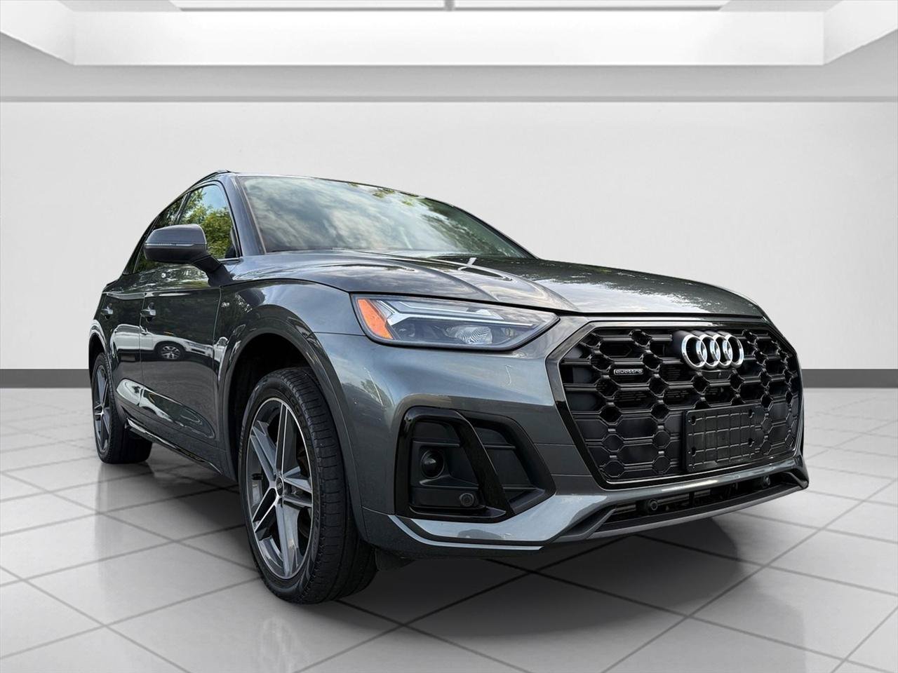 Used 2022 Audi Q5 e Premium Plus w/ Premium Plus Package AWD/4WD image 7