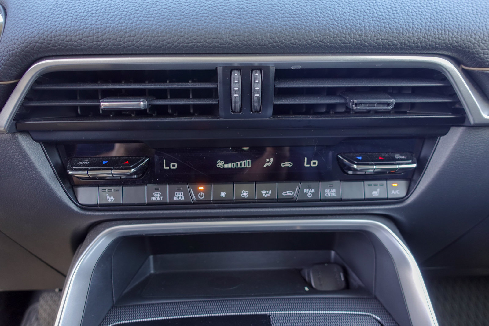 Certified 2024 MAZDA CX-90 Plug-In Hybrid w/ Premium Pkg AWD/4WD image 25
