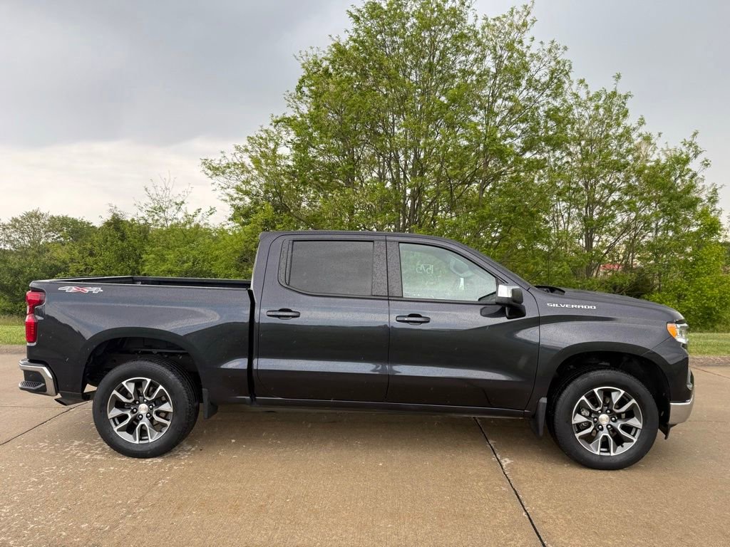 Used 2023 Chevrolet Silverado 1500 LT AWD/4WD image 2