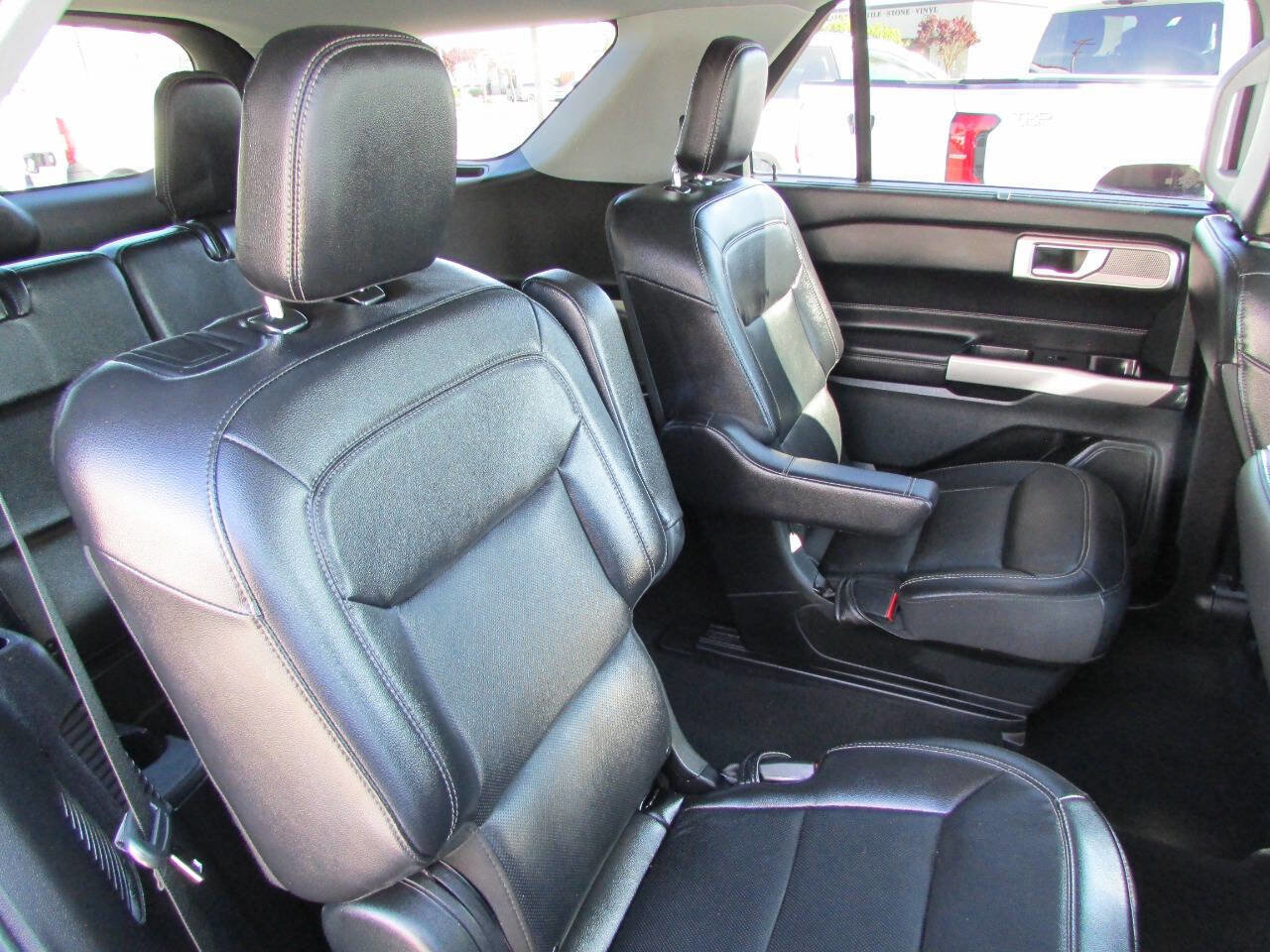 Used 2023 Ford Explorer Limited image 37