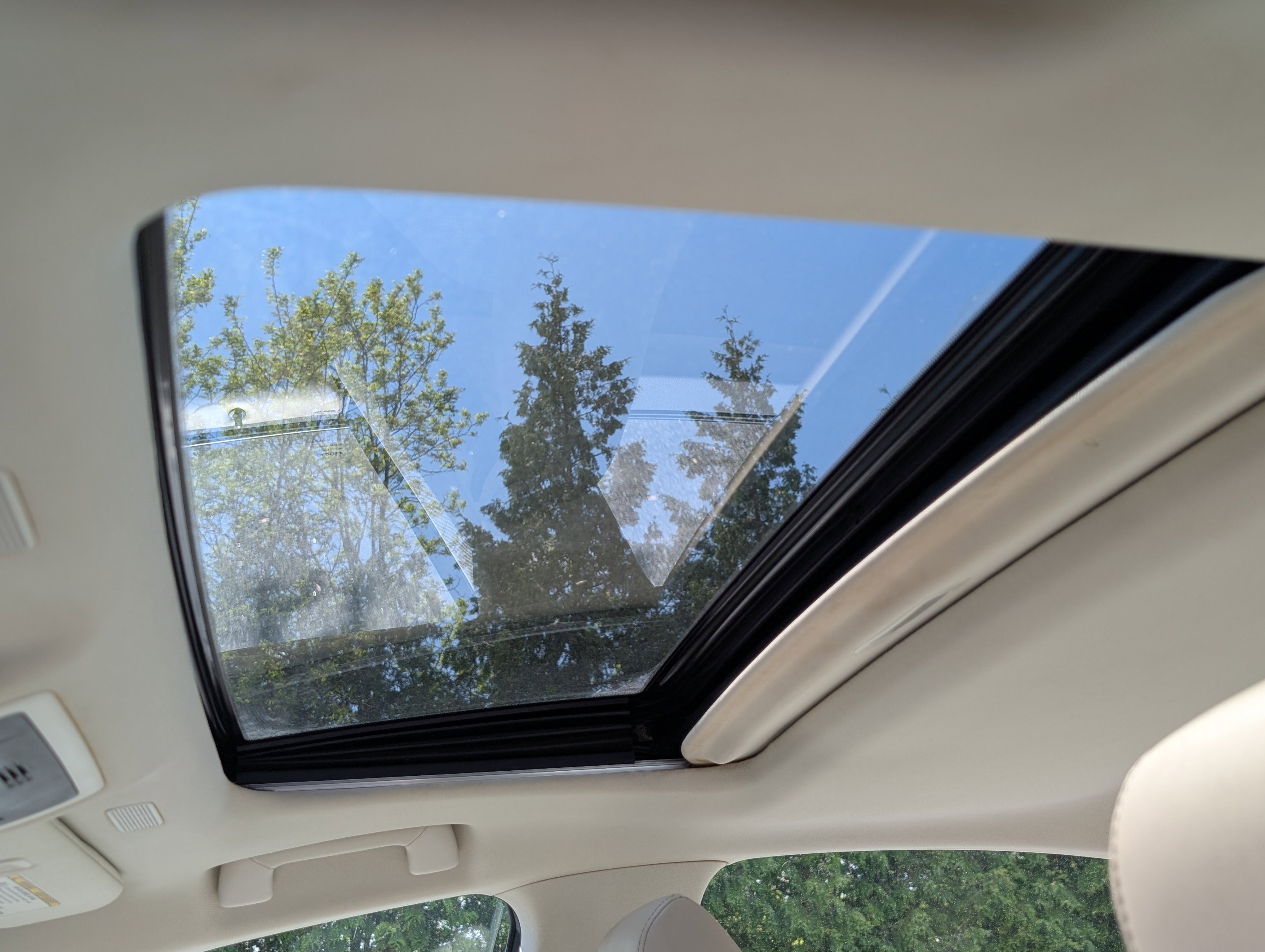 Used 2025 Lexus ES 300h w/ Premium Package image 16