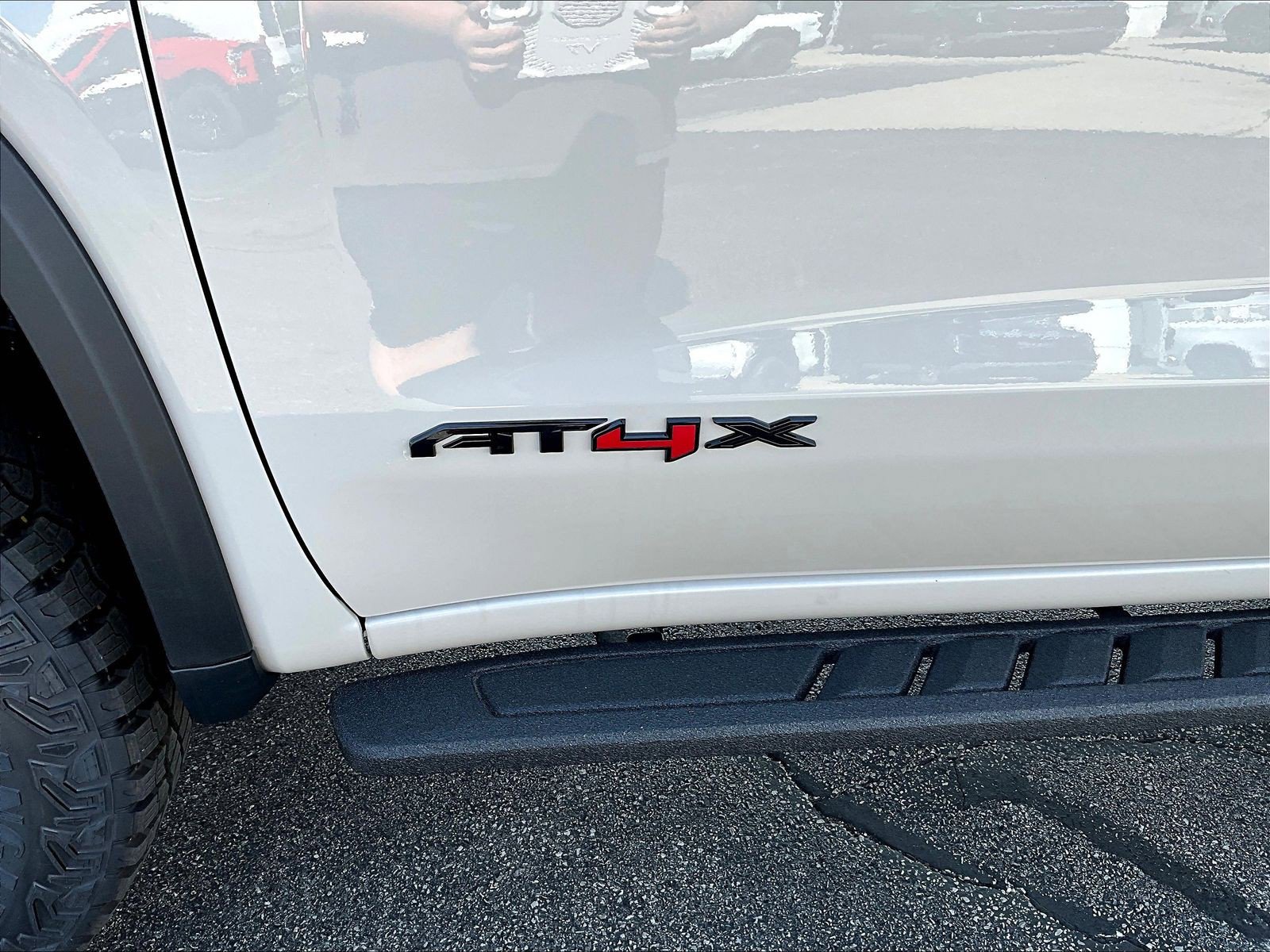 New 2026 GMC Sierra 1500 AT4X w/ LPO, Black Badging Package AWD/4WD image 8