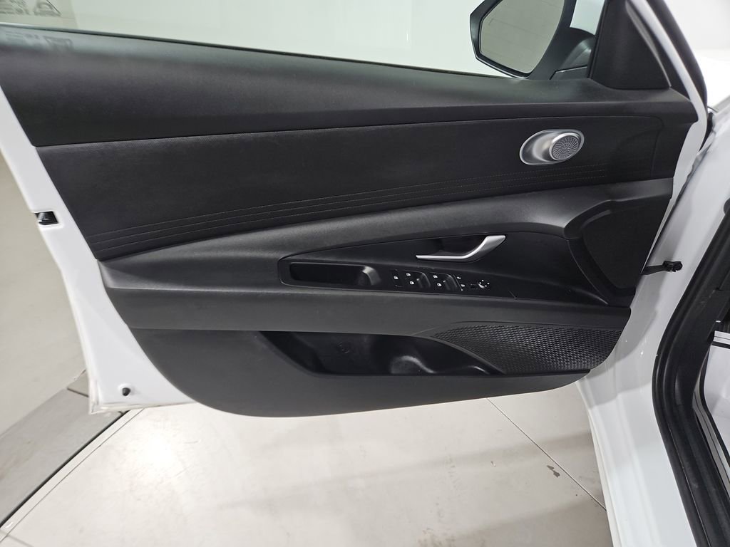 Certified 2025 Hyundai Elantra Blue FWD image 11