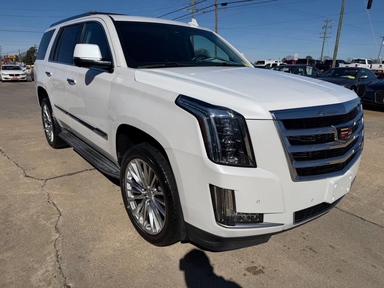 Used 2016 Cadillac Escalade Luxury RWD image 4