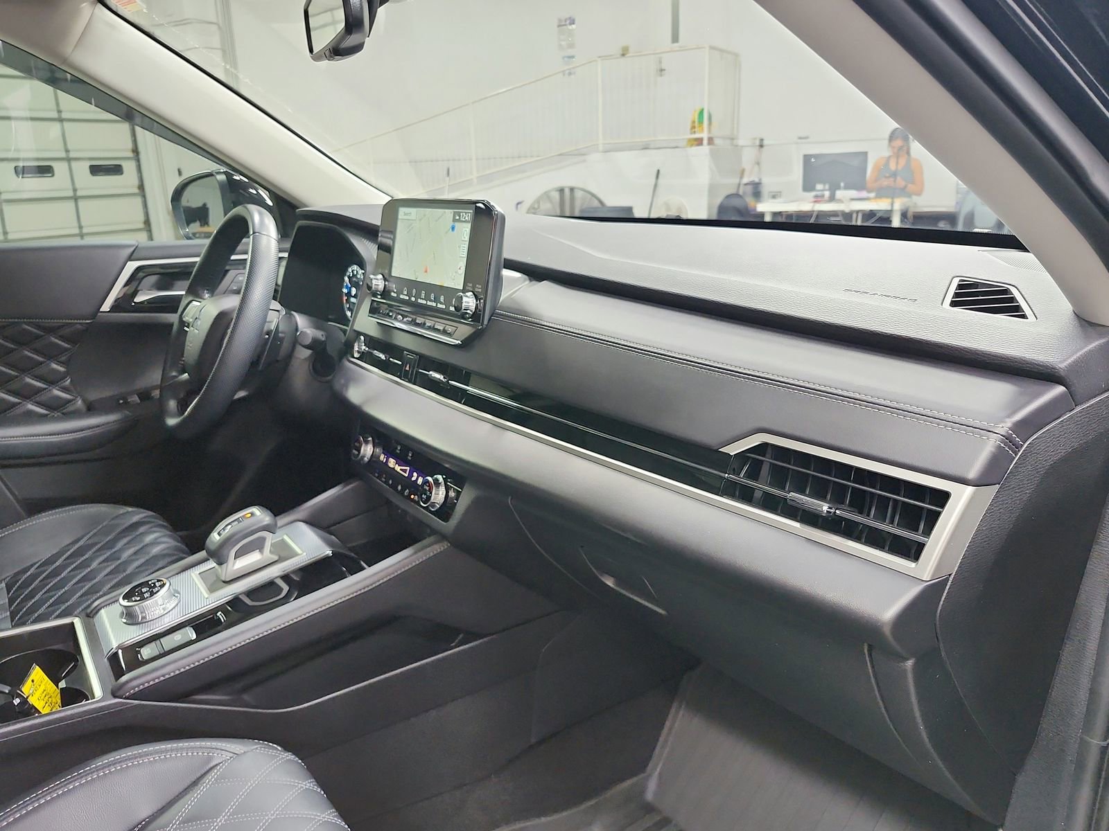 Used 2024 Mitsubishi Outlander SEL image 38