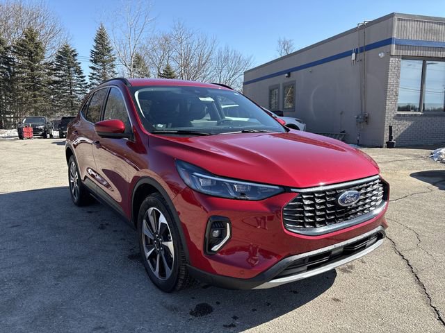 Certified 2023 Ford Escape Platinum w/ Class II Trailer Tow Package AWD/4WD image 2