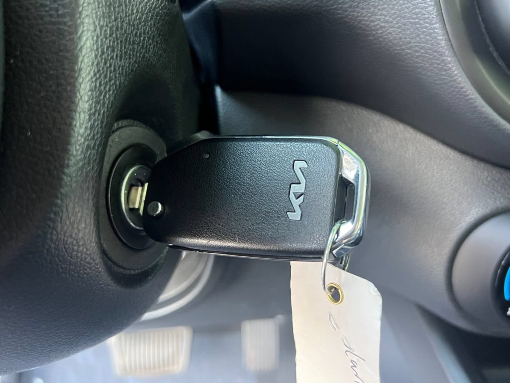 Used 2025 Kia Soul LX w/ LX Technology Package FWD image 23