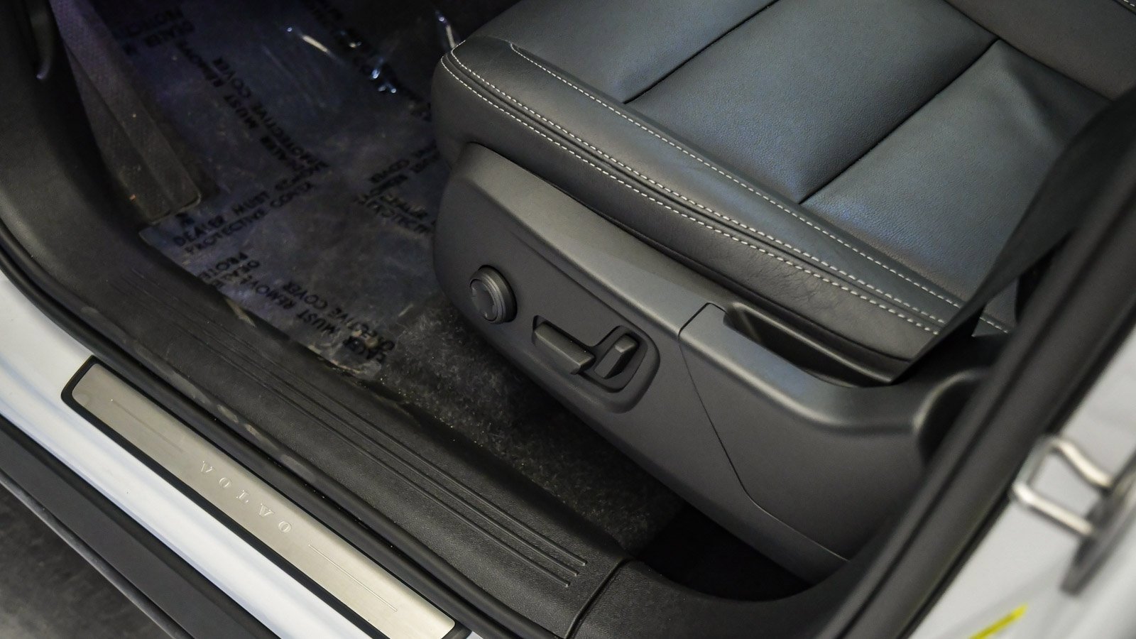 Certified 2025 Volvo XC40 B5 Core w/ Protection Package Premier image 23