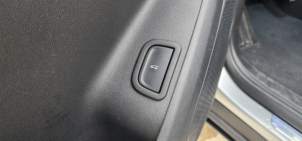 Used 2025 Chevrolet Traverse Z71 w/ LPO, Floor Liner Package AWD/4WD image 14