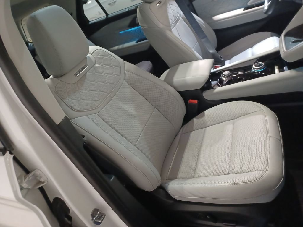 Used 2025 Ford Explorer Platinum w/ Ultimate Package AWD/4WD image 27