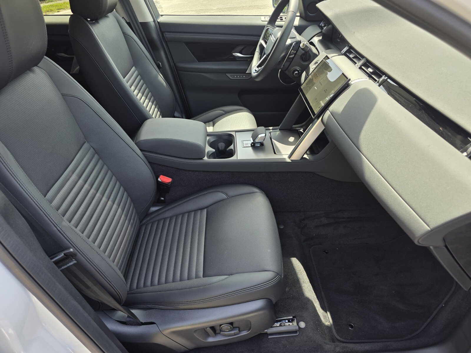 New 2025 Land Rover Discovery Sport S AWD/4WD image 3
